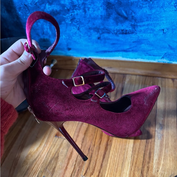 Velvet Heels - Picture 2 of 2